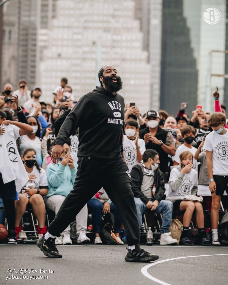 摩纳哥训练开放日；赛前远射贴柱引欢呼；NBA常规赛在即；临场指挥获称赞(里昂vs摩纳哥比赛结果)