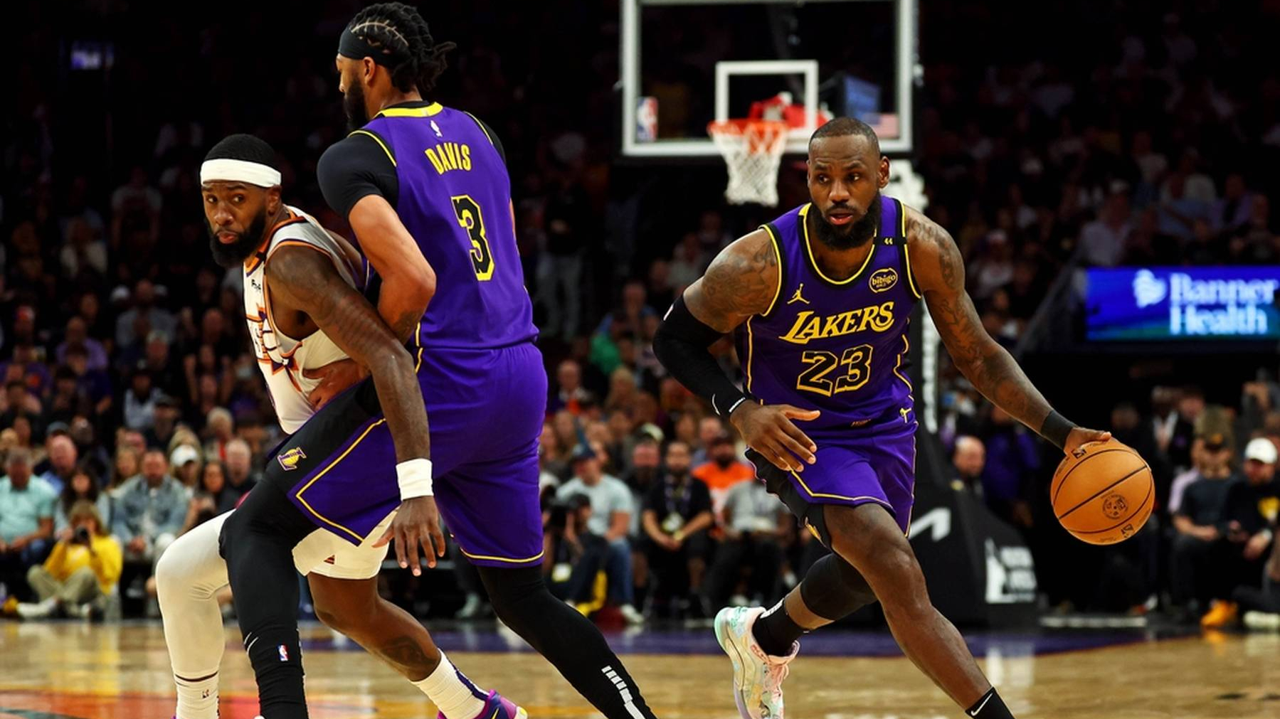 清晨洛杉矶湖人备战NBA常规赛；调整名单细节曝光；气氛紧张；资深球员宣示担当的简单介绍